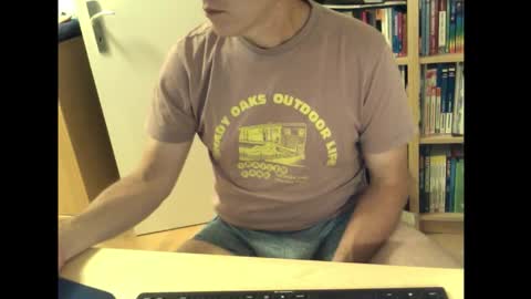 Snapshot of sneaxfreund chatting on September 17, 2025, 9:38 pm sneaxfreund online show from September 17, 2025, 9:38 pm