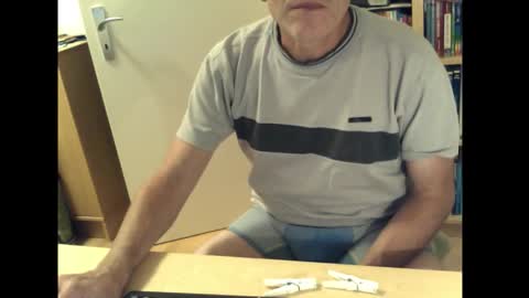 Snapshot of sneaxfreund chatting on October 16, 2025, 10:33 pm sneaxfreund online show from October 16, 2025, 10:33 pm