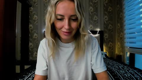 Snapshot of snezanablond chatting on December 29, 2024, 8:00 am Sneja online show from December 29, 2024, 8:00 am