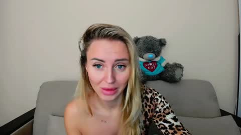 Snapshot of snezanablond chatting on January 28, 2025, 6:27 am Sneja online show from January 28, 2025, 6:27 am