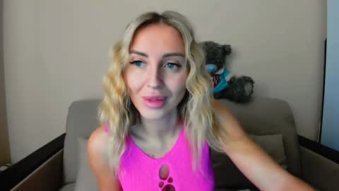 Snapshot of snezanablond chatting on January 29, 2025, 2:00 pm Sneja online show from January 29, 2025, 2:00 pm