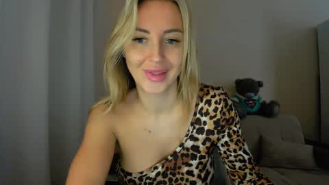 Snapshot of snezanablond chatting on February 1, 2025, 8:50 am Sneja online show from February 1, 2025, 8:50 am