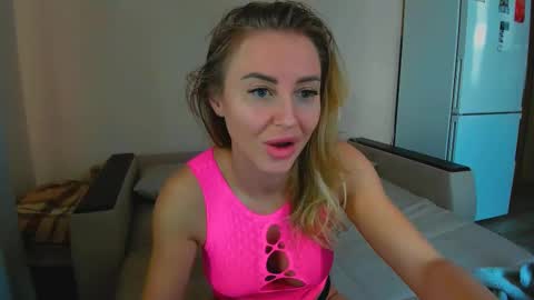 Snapshot of snezanablond chatting on February 26, 2025, 6:37 am Sneja online show from February 26, 2025, 6:37 am