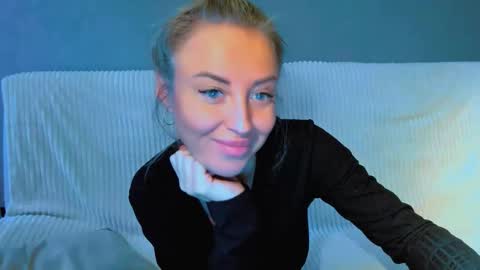 Snapshot of snezanablond chatting on January 16, 2026, 11:25 am Sneja online show from January 16, 2026, 11:25 am