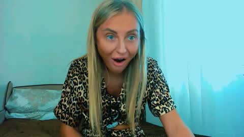 Snapshot of snezanablond chatting on March 13, 2026, 12:01 pm Sneja online show from March 13, 2026, 12:01 pm