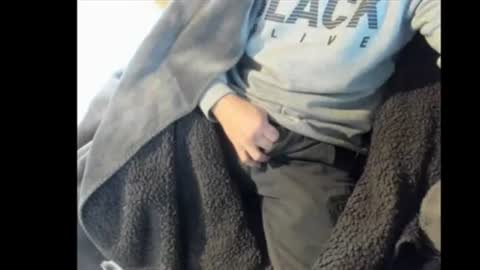 snip1977 online show from December 17, 2025, 9:37 am