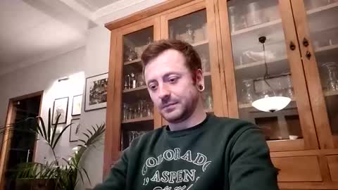 snoecks online show from March 13, 2026, 6:47 pm