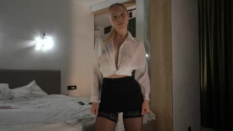 Candice Snow online show from October 14, 2025, 3:57 pm