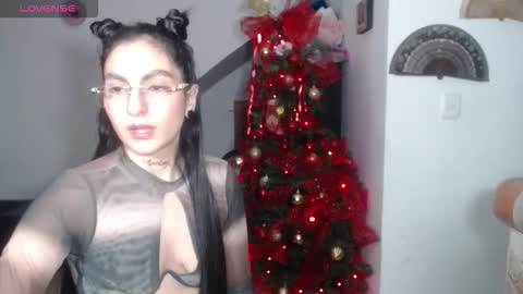 Snapshot of snow_sweet chatting on December 5, 2025, 7:50 am snow_sweet online show from December 5, 2025, 7:50 am