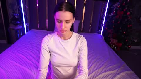 snow_whiteeex online show from January 5, 2026, 5:27 pm