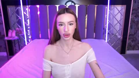 snow_whiteeex online show from May 3, 2026, 5:35 am