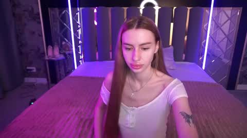 snow_whiteeex online show from May 17, 2026, 5:27 am