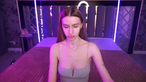 snow_whiteeex online show from May 19, 2026, 5:25 am
