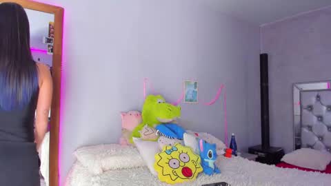 snowbabyxox online show from March 6, 2025, 6:05 pm