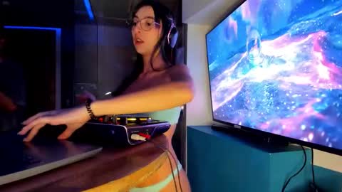 snowbabyxox online show from November 23, 2025, 10:31 pm