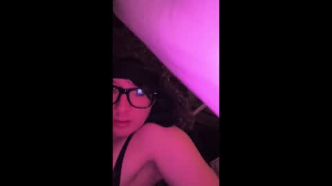 Snapshot of snowbhunniswirl chatting on March 26, 2026, 5:02 am SnowBhunni online show from March 26, 2026, 5:02 am