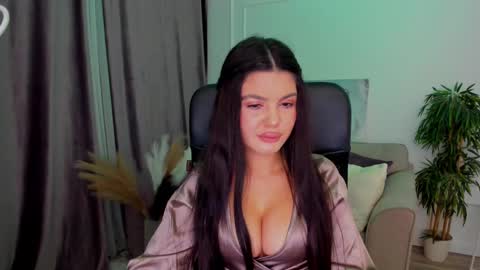 Snapshot of snowingwinter chatting on February 10, 2025, 8:10 pm snowingwinter online show from February 10, 2025, 8:10 pm