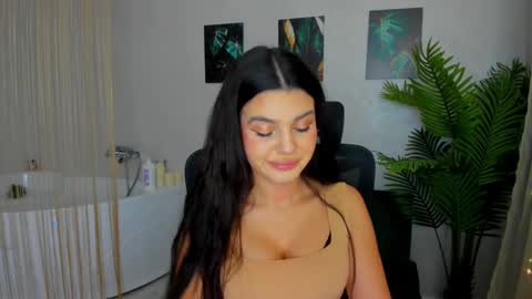 Snapshot of snowingwinter chatting on February 12, 2025, 3:51 am snowingwinter online show from February 12, 2025, 3:51 am