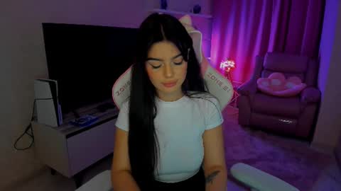 Snapshot of snowingwinter chatting on September 26, 2025, 9:19 pm snowingwinter online show from September 26, 2025, 9:19 pm