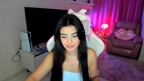 Snapshot of snowingwinter chatting on October 5, 2025, 7:23 pm snowingwinter online show from October 5, 2025, 7:23 pm