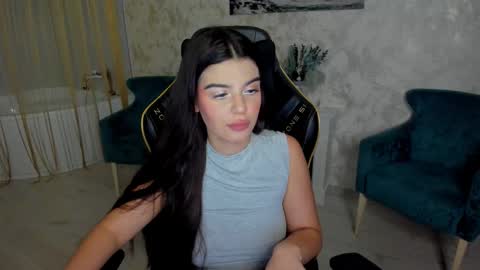 Snapshot of snowingwinter chatting on October 6, 2025, 7:44 pm snowingwinter online show from October 6, 2025, 7:44 pm