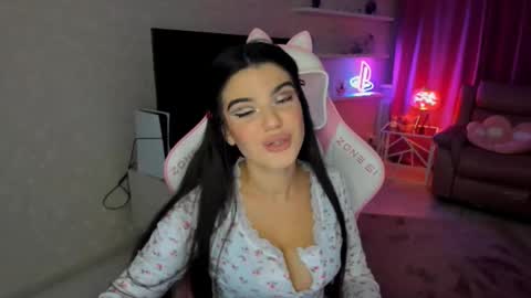 Snapshot of snowingwinter chatting on October 9, 2025, 7:34 pm snowingwinter online show from October 9, 2025, 7:34 pm