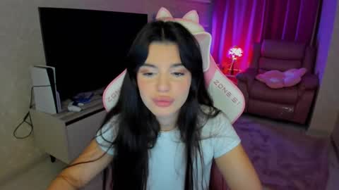 Snapshot of snowingwinter chatting on October 15, 2025, 7:36 pm snowingwinter online show from October 15, 2025, 7:36 pm