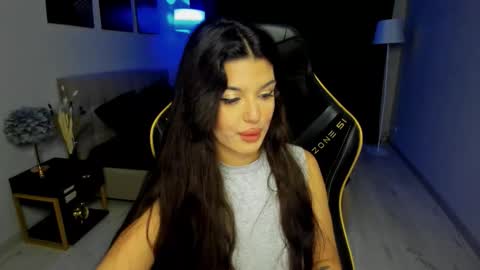 Snapshot of snowingwinter chatting on December 4, 2025, 11:41 am snowingwinter online show from December 4, 2025, 11:41 am