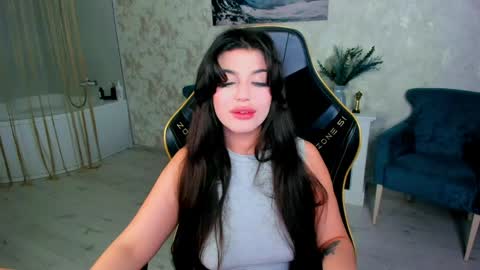 snowingwinter online show from May 18, 2026, 4:07 am