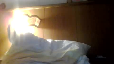 Snapshot of snowwhite9585 chatting on February 18, 2026, 4:41 am snowwhite9585 online show from February 18, 2026, 4:41 am