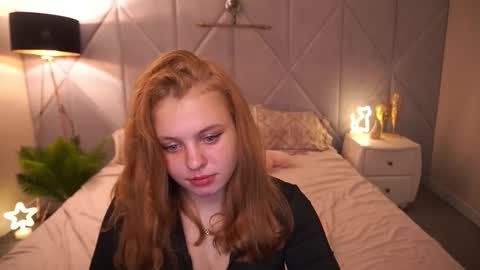 snowwhite_bella online show from November 4, 2025, 8:19 pm