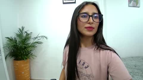 Snapshot of soffi_rousel_ chatting on February 18, 2025, 11:19 pm soffi_rousel_ online show from February 18, 2025, 11:19 pm