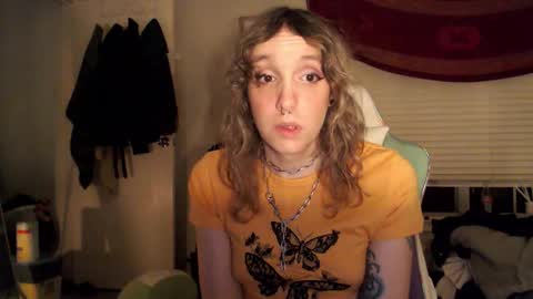 Lilytea online show from November 14, 2025, 5:06 am