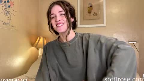 Snapshot of sofftrose chatting on January 31, 2025, 4:14 am Julia online show from January 31, 2025, 4:14 am