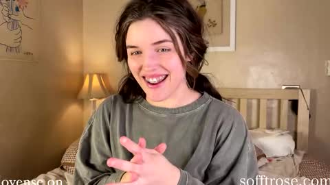 Snapshot of sofftrose chatting on February 6, 2025, 1:16 am Julia online show from February 6, 2025, 1:16 am