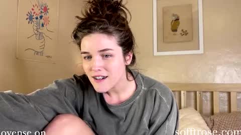 Snapshot of sofftrose chatting on February 20, 2025, 1:36 am Julia online show from February 20, 2025, 1:36 am