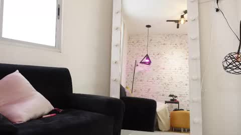 sofhia cruz online show from February 18, 2026, 8:05 pm