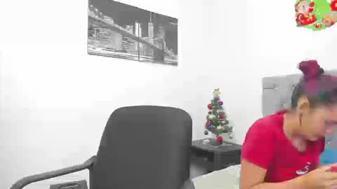 Snapshot of sofi_and_santy chatting on January 6, 2026, 12:58 am SOFI AND SANTY online show from January 6, 2026, 12:58 am