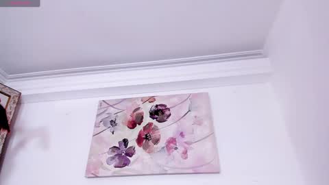 Sofi  online show from October 15, 2025, 2:50 pm