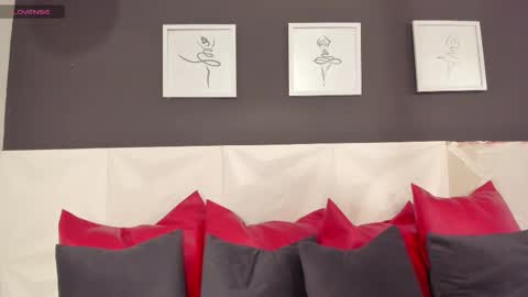 Sofi  online show from November 14, 2025, 2:43 am