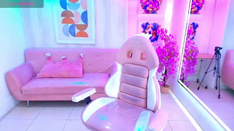 Snapshot of sofi_monroeee chatting on May 27, 2026, 7:33 pm Sofia online show from May 27, 2026, 7:33 pm