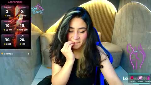 Snapshot of sofi_r_ chatting on February 18, 2026, 2:57 pm sofi_r_ online show from February 18, 2026, 2:57 pm