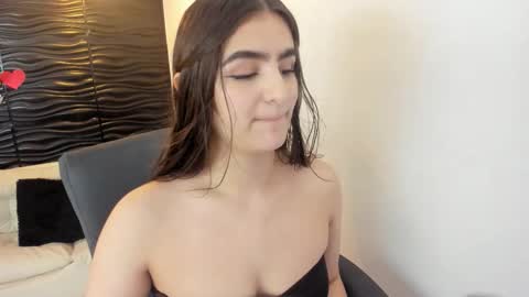 Snapshot of sofia44 chatting on December 4, 2025, 1:31 pm Skarlett online show from December 4, 2025, 1:31 pm