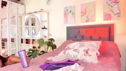 Snapshot of sofia__lujan chatting on December 14, 2025, 1:11 am call me L U online show from December 14, 2025, 1:11 am