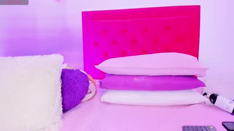 Snapshot of sofia_girl_ chatting on January 13, 2025, 7:32 am SOFIA online show from January 13, 2025, 7:32 am