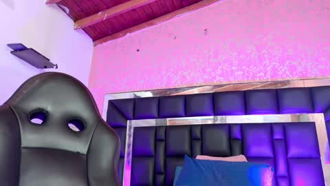 Snapshot of sofia_martinn chatting on November 10, 2025, 3:05 am Sofia online show from November 10, 2025, 3:05 am