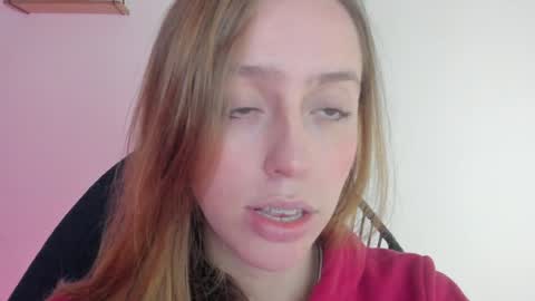 Snapshot of sofia_palacios_ chatting on December 17, 2024, 2:44 am online show from December 17, 2024, 2:44 am