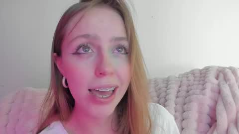 Snapshot of sofia_palacios_ chatting on March 4, 2025, 3:33 am online show from March 4, 2025, 3:33 am