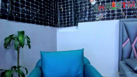 Sofa online show from December 16, 2025, 11:37 am