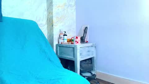 sofiaa_little online show from November 14, 2025, 7:34 pm